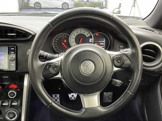 トヨタ ８６ GT リミテッド ブラックPKG 兵庫県 2018(平30)年 3.2万km グレー 6MT/純正SDナビ/（CD／DVD／SD／BT／フルセグTV/HDMI）/Bカメラ/ハーフレザーシート/ブレンボキャリパー/純正フォグランプ/専用17インチアルミホイール/スペアキー/LEDヘッドライト/禁煙車