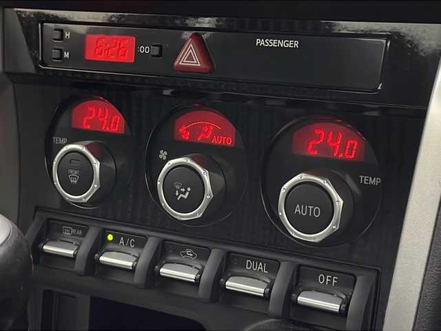 トヨタ ８６ GT リミテッド ブラックPKG 兵庫県 2018(平30)年 3.2万km グレー 6MT/純正SDナビ/（CD／DVD／SD／BT／フルセグTV/HDMI）/Bカメラ/ハーフレザーシート/ブレンボキャリパー/純正フォグランプ/専用17インチアルミホイール/スペアキー/LEDヘッドライト/禁煙車