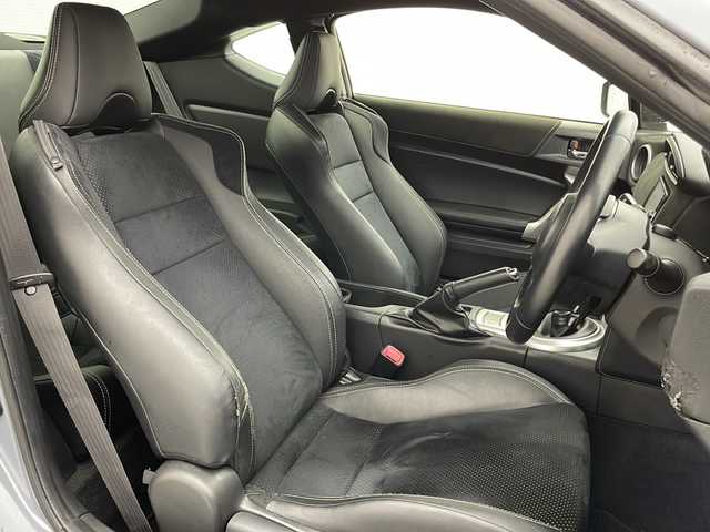 トヨタ ８６ GT リミテッド ブラックPKG 兵庫県 2018(平30)年 3.2万km グレー 6MT/純正SDナビ/（CD／DVD／SD／BT／フルセグTV/HDMI）/Bカメラ/ハーフレザーシート/ブレンボキャリパー/純正フォグランプ/専用17インチアルミホイール/スペアキー/LEDヘッドライト/禁煙車