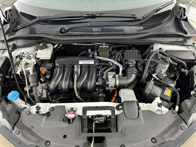 ホンダ ヴェゼル ハイブリッド RS ホンダセンシング 愛知県 2018(平30)年 4万km プラチナホワイトパール 禁煙車/純正8インチナビ/（CD/DVD/Bluetooth/フルセグTV/SD/HDMI)/バックカメラ/ホンダセンシング/・衝突軽減ブレーキ/・レーンキープアシスト/・レーダークルーズコントロール/・誤発進抑制機能/ETC/シートヒーター/パワーシート/メモリシート/純正18インチアルミホイール/パドルシフト/アイドリングストップ/スマートキー/プッシュスタート/LEDヘッドライト/フロントフォグランプ/オートライト/横滑り防止装置