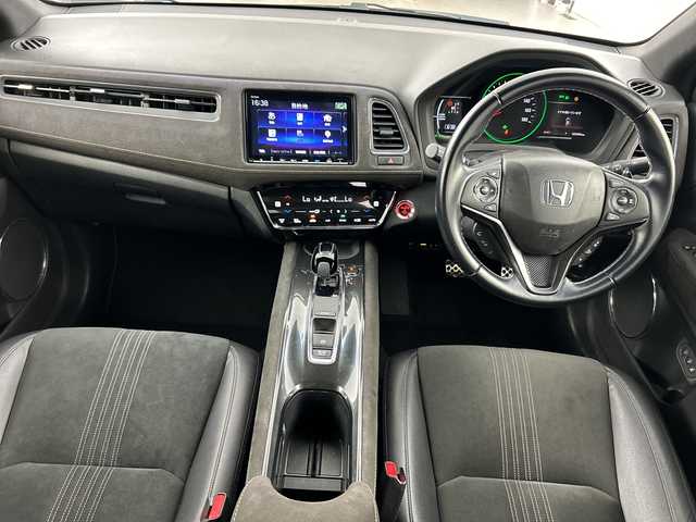 ホンダ ヴェゼル ハイブリッド RS ホンダセンシング 愛知県 2018(平30)年 4万km プラチナホワイトパール 禁煙車/純正8インチナビ/（CD/DVD/Bluetooth/フルセグTV/SD/HDMI)/バックカメラ/ホンダセンシング/・衝突軽減ブレーキ/・レーンキープアシスト/・レーダークルーズコントロール/・誤発進抑制機能/ETC/シートヒーター/パワーシート/メモリシート/純正18インチアルミホイール/パドルシフト/アイドリングストップ/スマートキー/プッシュスタート/LEDヘッドライト/フロントフォグランプ/オートライト/横滑り防止装置