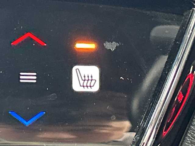 ホンダ ヴェゼル ハイブリッド RS ホンダセンシング 愛知県 2018(平30)年 4万km プラチナホワイトパール 禁煙車/純正8インチナビ/（CD/DVD/Bluetooth/フルセグTV/SD/HDMI)/バックカメラ/ホンダセンシング/・衝突軽減ブレーキ/・レーンキープアシスト/・レーダークルーズコントロール/・誤発進抑制機能/ETC/シートヒーター/パワーシート/メモリシート/純正18インチアルミホイール/パドルシフト/アイドリングストップ/スマートキー/プッシュスタート/LEDヘッドライト/フロントフォグランプ/オートライト/横滑り防止装置