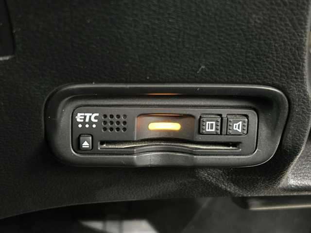 ホンダ ヴェゼル ハイブリッド RS ホンダセンシング 愛知県 2018(平30)年 4万km プラチナホワイトパール 禁煙車/純正8インチナビ/（CD/DVD/Bluetooth/フルセグTV/SD/HDMI)/バックカメラ/ホンダセンシング/・衝突軽減ブレーキ/・レーンキープアシスト/・レーダークルーズコントロール/・誤発進抑制機能/ETC/シートヒーター/パワーシート/メモリシート/純正18インチアルミホイール/パドルシフト/アイドリングストップ/スマートキー/プッシュスタート/LEDヘッドライト/フロントフォグランプ/オートライト/横滑り防止装置