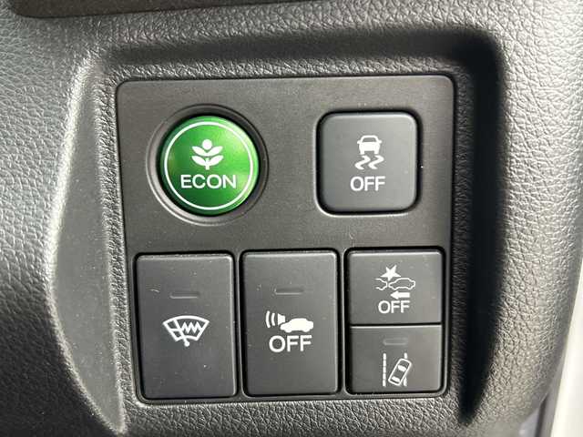 ホンダ ヴェゼル ハイブリッド RS ホンダセンシング 愛知県 2018(平30)年 4万km プラチナホワイトパール 禁煙車/純正8インチナビ/（CD/DVD/Bluetooth/フルセグTV/SD/HDMI)/バックカメラ/ホンダセンシング/・衝突軽減ブレーキ/・レーンキープアシスト/・レーダークルーズコントロール/・誤発進抑制機能/ETC/シートヒーター/パワーシート/メモリシート/純正18インチアルミホイール/パドルシフト/アイドリングストップ/スマートキー/プッシュスタート/LEDヘッドライト/フロントフォグランプ/オートライト/横滑り防止装置