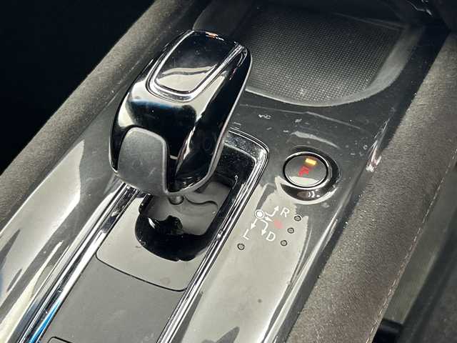 ホンダ ヴェゼル ハイブリッド RS ホンダセンシング 愛知県 2018(平30)年 4万km プラチナホワイトパール 禁煙車/純正8インチナビ/（CD/DVD/Bluetooth/フルセグTV/SD/HDMI)/バックカメラ/ホンダセンシング/・衝突軽減ブレーキ/・レーンキープアシスト/・レーダークルーズコントロール/・誤発進抑制機能/ETC/シートヒーター/パワーシート/メモリシート/純正18インチアルミホイール/パドルシフト/アイドリングストップ/スマートキー/プッシュスタート/LEDヘッドライト/フロントフォグランプ/オートライト/横滑り防止装置