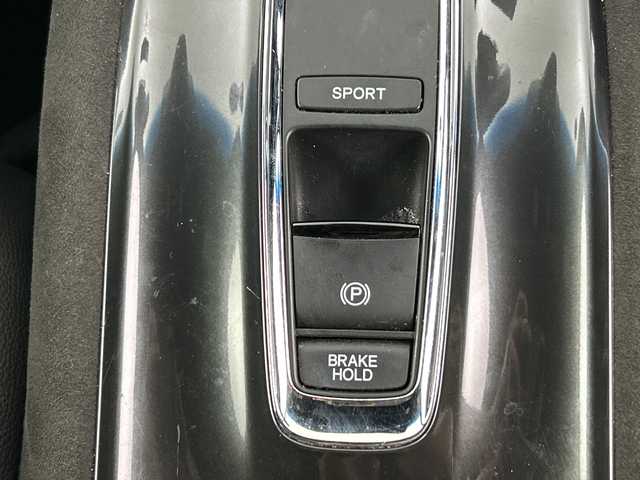 ホンダ ヴェゼル ハイブリッド RS ホンダセンシング 愛知県 2018(平30)年 4万km プラチナホワイトパール 禁煙車/純正8インチナビ/（CD/DVD/Bluetooth/フルセグTV/SD/HDMI)/バックカメラ/ホンダセンシング/・衝突軽減ブレーキ/・レーンキープアシスト/・レーダークルーズコントロール/・誤発進抑制機能/ETC/シートヒーター/パワーシート/メモリシート/純正18インチアルミホイール/パドルシフト/アイドリングストップ/スマートキー/プッシュスタート/LEDヘッドライト/フロントフォグランプ/オートライト/横滑り防止装置