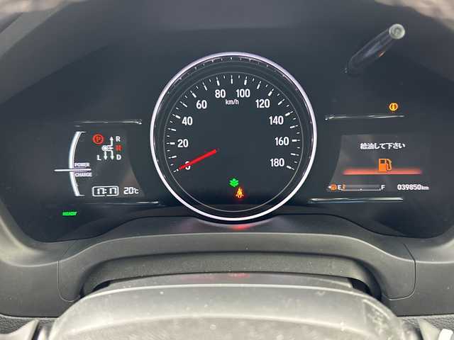 ホンダ ヴェゼル ハイブリッド RS ホンダセンシング 愛知県 2018(平30)年 4万km プラチナホワイトパール 禁煙車/純正8インチナビ/（CD/DVD/Bluetooth/フルセグTV/SD/HDMI)/バックカメラ/ホンダセンシング/・衝突軽減ブレーキ/・レーンキープアシスト/・レーダークルーズコントロール/・誤発進抑制機能/ETC/シートヒーター/パワーシート/メモリシート/純正18インチアルミホイール/パドルシフト/アイドリングストップ/スマートキー/プッシュスタート/LEDヘッドライト/フロントフォグランプ/オートライト/横滑り防止装置