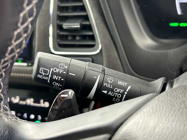 ホンダ ヴェゼル ハイブリッド RS ホンダセンシング 愛知県 2018(平30)年 4万km プラチナホワイトパール 禁煙車/純正8インチナビ/（CD/DVD/Bluetooth/フルセグTV/SD/HDMI)/バックカメラ/ホンダセンシング/・衝突軽減ブレーキ/・レーンキープアシスト/・レーダークルーズコントロール/・誤発進抑制機能/ETC/シートヒーター/パワーシート/メモリシート/純正18インチアルミホイール/パドルシフト/アイドリングストップ/スマートキー/プッシュスタート/LEDヘッドライト/フロントフォグランプ/オートライト/横滑り防止装置