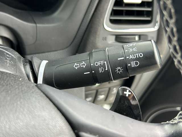 ホンダ ヴェゼル ハイブリッド RS ホンダセンシング 愛知県 2018(平30)年 4万km プラチナホワイトパール 禁煙車/純正8インチナビ/（CD/DVD/Bluetooth/フルセグTV/SD/HDMI)/バックカメラ/ホンダセンシング/・衝突軽減ブレーキ/・レーンキープアシスト/・レーダークルーズコントロール/・誤発進抑制機能/ETC/シートヒーター/パワーシート/メモリシート/純正18インチアルミホイール/パドルシフト/アイドリングストップ/スマートキー/プッシュスタート/LEDヘッドライト/フロントフォグランプ/オートライト/横滑り防止装置