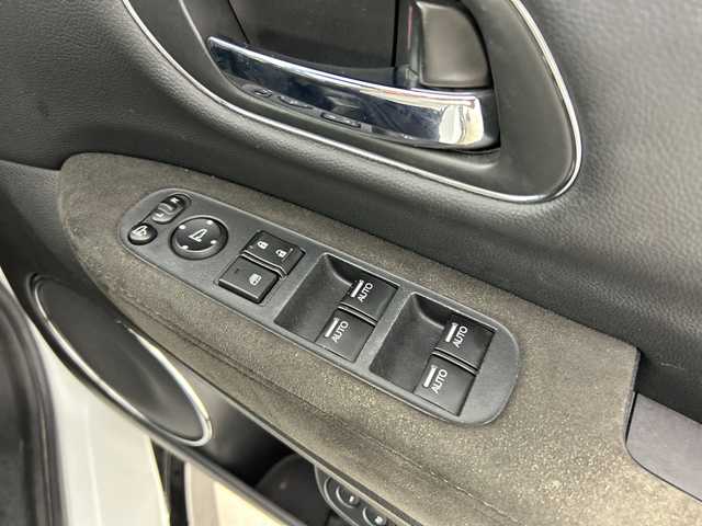 ホンダ ヴェゼル ハイブリッド RS ホンダセンシング 愛知県 2018(平30)年 4万km プラチナホワイトパール 禁煙車/純正8インチナビ/（CD/DVD/Bluetooth/フルセグTV/SD/HDMI)/バックカメラ/ホンダセンシング/・衝突軽減ブレーキ/・レーンキープアシスト/・レーダークルーズコントロール/・誤発進抑制機能/ETC/シートヒーター/パワーシート/メモリシート/純正18インチアルミホイール/パドルシフト/アイドリングストップ/スマートキー/プッシュスタート/LEDヘッドライト/フロントフォグランプ/オートライト/横滑り防止装置