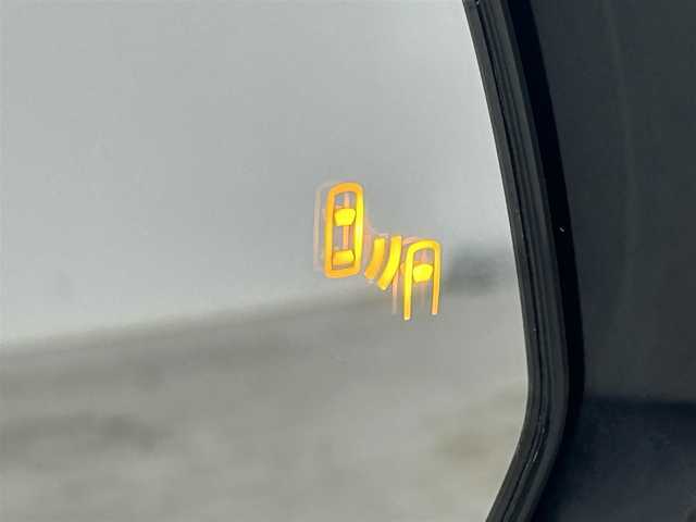 トヨタ ハリアー ハイブリッド Z 岡山県 2022(令4)年 1.8万km ホワイトパールクリスタルシャイン ＪＢＬサウンドシステム/純正１２．３型ディスプレイオーディオ/(USB/AUX/BT/MiraCast/フルセグTV)/全周囲カメラ/ビルトインＥＴＣ２．０/純正ドライブレコーダー/デジタルインナーミラー/パワーリアゲート/衝突軽減ブレーキ/レーンキープアシスト/レーダークルーズコントロール/オートハイビームアシスト/ＬＥＤオートヘッドライト/ブラインドスポットモニター/ミラーヒーター/スマートキー