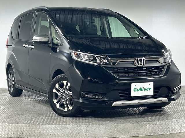 ホンダ フリード クロスター ホンダセンシング 神奈川県 2021(令3)年 2.4万km クリスタルブラックパール 純正9型メモリーナビゲーション【VXM-227VFNi】/フルセグ　CD DVD　AM　FM　SD　Bluetooth　USB　iPod　/バックカメラ/両側電動スライドドア【サンシェード】/シルバールーフレール/ホンダセンシング/CMBS衝突軽減ブレーキ/歩行者事故低減ステアリング/アダブティブクルーズコントロール/LKAS車線維持支援システム/路外逸脱抑制機能/誤発進抑制機能/先行車発進お知らせ/標識認識機能/アイドリングストップ/マルチインフォメーションディスプレイ/革巻きステアリング/ステアリングスイッチ/合皮/ファブリックコンビシート/ナビ連動ETC/2列目パーソナルテーブル/ECON/プッシュスタート/スマートキー/LEDヘッドライト/アクティブコーナリングランプ/LEDフロントフォグランプ/オートライト/純正15インチアルミホイール