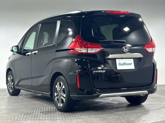 ホンダ フリード クロスター ホンダセンシング 神奈川県 2021(令3)年 2.4万km クリスタルブラックパール 純正9型メモリーナビゲーション【VXM-227VFNi】/フルセグ　CD DVD　AM　FM　SD　Bluetooth　USB　iPod　/バックカメラ/両側電動スライドドア【サンシェード】/シルバールーフレール/ホンダセンシング/CMBS衝突軽減ブレーキ/歩行者事故低減ステアリング/アダブティブクルーズコントロール/LKAS車線維持支援システム/路外逸脱抑制機能/誤発進抑制機能/先行車発進お知らせ/標識認識機能/アイドリングストップ/マルチインフォメーションディスプレイ/革巻きステアリング/ステアリングスイッチ/合皮/ファブリックコンビシート/ナビ連動ETC/2列目パーソナルテーブル/ECON/プッシュスタート/スマートキー/LEDヘッドライト/アクティブコーナリングランプ/LEDフロントフォグランプ/オートライト/純正15インチアルミホイール