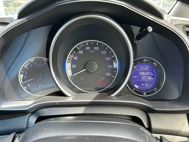ホンダ フィット 13G Fパッケージ ファインED 鹿児島県 2016(平28)年 9.7万km クリスタルブラックパール シティブレーキアクティブシステム/純正メモリナビ/　　CD/DVD/フルセグTV/バックカメラ/14インチアルミホイール/ステアリングスイッチ/オートエアコン/スマートキー/ETC