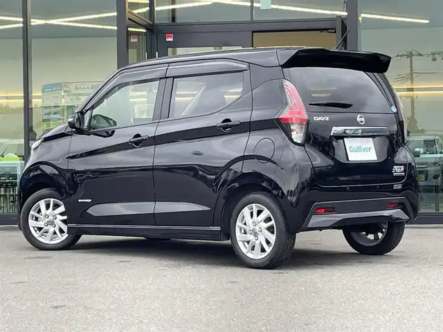 日産 デイズ 東京都 2021(令3)年 3.2万km ブラック 純正９インチナビ/（フルセグ/CD/DVD/USB/SD）/エマージェンシーブレーキ/バックカメラ/F/Rコーナーセンサー/ライトレべライザー/前席シートヒーター/アイドリングストップ/アラウンドビューモニター/革巻きステアリング/リアプライバシーガラス/ドアバイザー/車線逸脱警報/ふらつき警報/横滑り防止装置