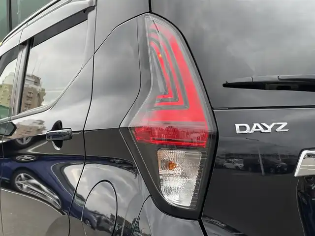 日産 デイズ 東京都 2021(令3)年 3.2万km ブラック 純正９インチナビ/（フルセグ/CD/DVD/USB/SD）/エマージェンシーブレーキ/バックカメラ/F/Rコーナーセンサー/ライトレべライザー/前席シートヒーター/アイドリングストップ/アラウンドビューモニター/革巻きステアリング/リアプライバシーガラス/ドアバイザー/車線逸脱警報/ふらつき警報/横滑り防止装置