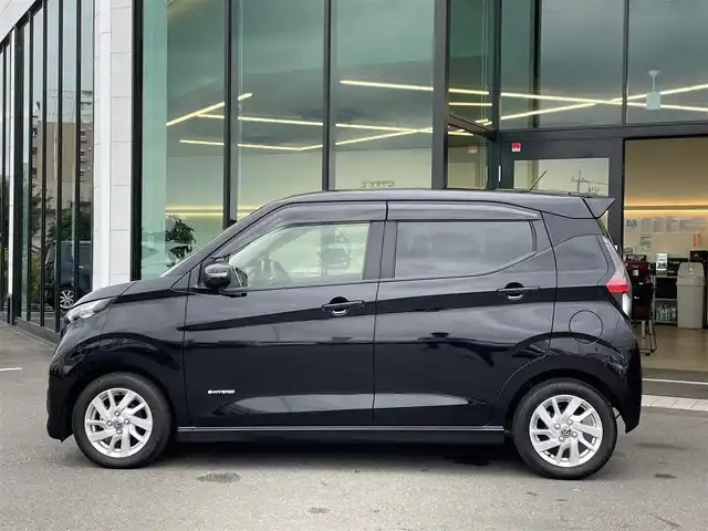 日産 デイズ 東京都 2021(令3)年 3.2万km ブラック 純正９インチナビ/（フルセグ/CD/DVD/USB/SD）/エマージェンシーブレーキ/バックカメラ/F/Rコーナーセンサー/ライトレべライザー/前席シートヒーター/アイドリングストップ/アラウンドビューモニター/革巻きステアリング/リアプライバシーガラス/ドアバイザー/車線逸脱警報/ふらつき警報/横滑り防止装置