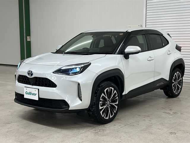 トヨタ ヤリスクロス ハイブリッド Z 熊本県 2023(令5)年 1.2万km プラチナホワイトパールマイカ 純正８インチディスプレイオーディオ/(Bluetooth/USB/applecarplay/フルセグTV)/全方位カメラ/クリアランスソナー/レーダークルーズコントロール/ETC/前後ドライブレコーダー/ハーフレザーシート/シートヒーター/ステアリングヒーター/ステアリングスイッチ/オートライト/オートハイビーム/LEDヘッドライト/電子パーキングブレーキ