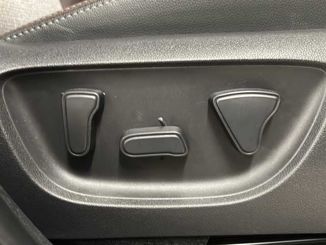 トヨタ ヤリスクロス ハイブリッド Z 熊本県 2023(令5)年 1.2万km プラチナホワイトパールマイカ 純正８インチディスプレイオーディオ/(Bluetooth/USB/applecarplay/フルセグTV)/全方位カメラ/クリアランスソナー/レーダークルーズコントロール/ETC/前後ドライブレコーダー/ハーフレザーシート/シートヒーター/ステアリングヒーター/ステアリングスイッチ/オートライト/オートハイビーム/LEDヘッドライト/電子パーキングブレーキ