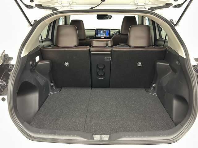 トヨタ ヤリスクロス ハイブリッド Z 熊本県 2023(令5)年 1.2万km プラチナホワイトパールマイカ 純正８インチディスプレイオーディオ/(Bluetooth/USB/applecarplay/フルセグTV)/全方位カメラ/クリアランスソナー/レーダークルーズコントロール/ETC/前後ドライブレコーダー/ハーフレザーシート/シートヒーター/ステアリングヒーター/ステアリングスイッチ/オートライト/オートハイビーム/LEDヘッドライト/電子パーキングブレーキ