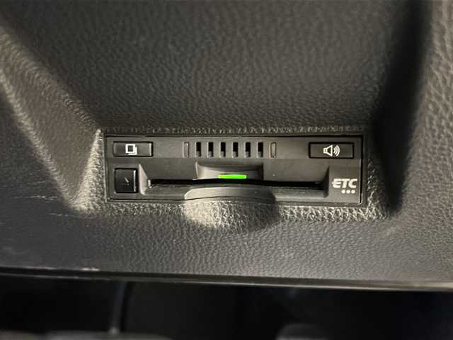 トヨタ ヤリスクロス ハイブリッド Z 熊本県 2023(令5)年 1.2万km プラチナホワイトパールマイカ 純正８インチディスプレイオーディオ/(Bluetooth/USB/applecarplay/フルセグTV)/全方位カメラ/クリアランスソナー/レーダークルーズコントロール/ETC/前後ドライブレコーダー/ハーフレザーシート/シートヒーター/ステアリングヒーター/ステアリングスイッチ/オートライト/オートハイビーム/LEDヘッドライト/電子パーキングブレーキ