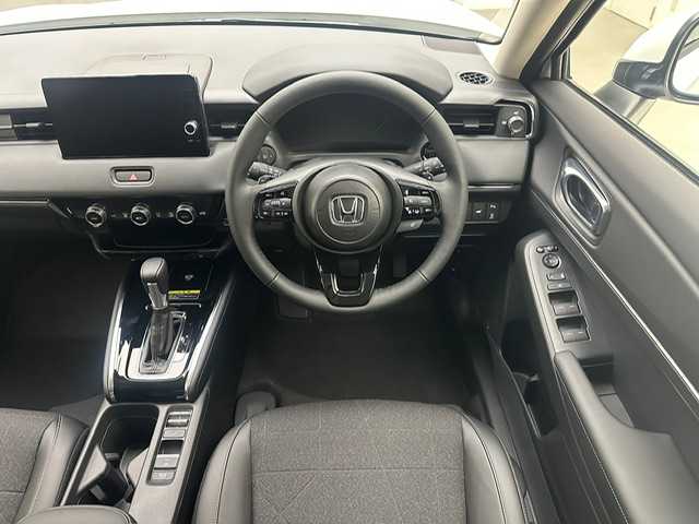 ホンダ ヴェゼル ハイブリッド e:HEV Z 兵庫県 2025(令7)年 0.1千km プラチナホワイトパール 登録済み未使用車/ハーフレザーシート/シートヒーター/ホンダセンシング/純正コネクトナビ＆フルセグTV/（USB＆BT＆AppleCarplay＆Androidauto)/バックカメラ/ワイヤレス充電器/ビルトインETC/パワーバックドア/オートライト/LEDライト/LEDフォグ/ステアリングヒーター/パドルシフト/コーナーセンサー/スマートキー/プッシュスタート