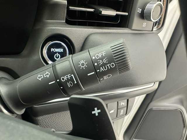 ホンダ ヴェゼル ハイブリッド e:HEV Z 兵庫県 2025(令7)年 0.1千km プラチナホワイトパール 登録済み未使用車/ハーフレザーシート/シートヒーター/ホンダセンシング/純正コネクトナビ＆フルセグTV/（USB＆BT＆AppleCarplay＆Androidauto)/バックカメラ/ワイヤレス充電器/ビルトインETC/パワーバックドア/オートライト/LEDライト/LEDフォグ/ステアリングヒーター/パドルシフト/コーナーセンサー/スマートキー/プッシュスタート