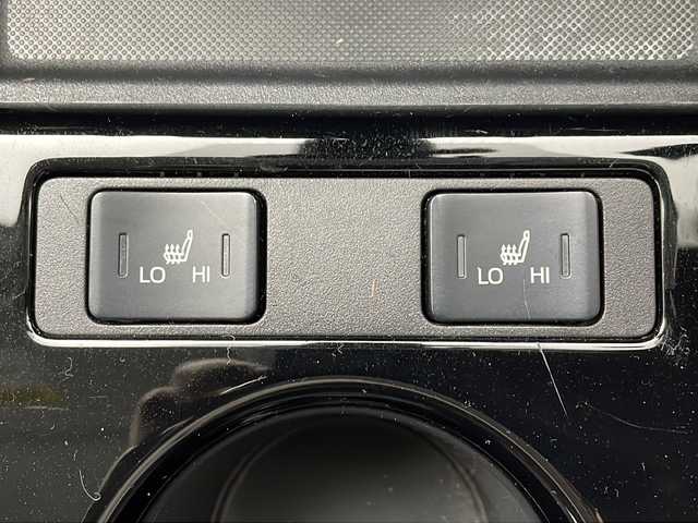 トヨタ プリウス S ツーリングセレ ブラックED 茨城県 2021(令3)年 1.6万km プレシャスブラックパール 純正ナビ　バックモニター　ＬＥＤヘッドライト　衝突軽減ブレーキ　追従クルコン　レーンキープアシスト　純正アルミホイール　ＥＴＣ　黒レザーシート　シートヒーター　ドライブレコーダー　スマートキー　禁煙車