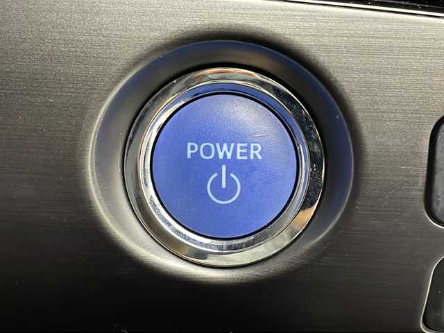 トヨタ プリウス S ツーリングセレ ブラックED 茨城県 2021(令3)年 1.6万km プレシャスブラックパール 純正ナビ　バックモニター　ＬＥＤヘッドライト　衝突軽減ブレーキ　追従クルコン　レーンキープアシスト　純正アルミホイール　ＥＴＣ　黒レザーシート　シートヒーター　ドライブレコーダー　スマートキー　禁煙車