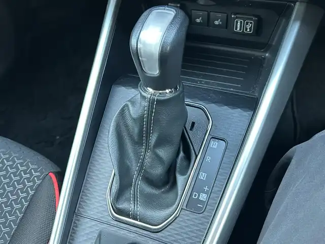 トヨタ ライズ Z 群馬県 2024(令6)年 0.8万km ブラックマイカメタリック/シャイニングホワイトパール 2トーンカラー/9型ディスプレイオーディオ/USB・HDMI・フルセグ/Apple CarPlay/Android Auto/バックカメラ/ビルトインETC/ステアリングスイッチ/前席シートヒーター/追従クルーズコントロール/横滑り防止装置/レーンキープアシスト/衝突軽減ブレーキ/アイドリングストップ/LEDヘッドランプ/シーケンシャルターンランプ/純正アルミホイール/取説・保証書/スマートキー×2