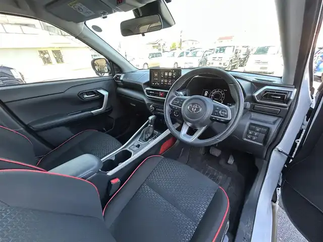 トヨタ ライズ Z 群馬県 2024(令6)年 0.8万km ブラックマイカメタリック/シャイニングホワイトパール 2トーンカラー/9型ディスプレイオーディオ/USB・HDMI・フルセグ/Apple CarPlay/Android Auto/バックカメラ/ビルトインETC/ステアリングスイッチ/前席シートヒーター/追従クルーズコントロール/横滑り防止装置/レーンキープアシスト/衝突軽減ブレーキ/アイドリングストップ/LEDヘッドランプ/シーケンシャルターンランプ/純正アルミホイール/取説・保証書/スマートキー×2