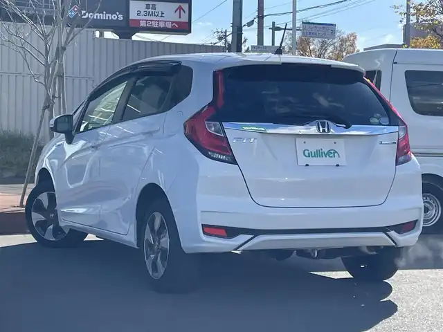 ホンダ フィット ハイブリット F 道央・札幌 2018(平30)年 8.8万km タフタホワイトⅢ ・4WD/・寒冷地仕様/・Gathersナビ　品番VXM-184Ci/（AM/FM/CD/BT）/・社外ETC/・衝突軽減ブレーキ/・クルーズコントロール（追従機能付）/・レーンキープアシスト/・フルオートエアコン/・ワイパーデアイサー/・ドアミラーウインカー/・ドアミラーヒーター/・電動格納ミラー/・冬タイヤ　15インチ積み込み（スチールホイール）/・ライトレベライザー/・盗難防止装置/・ABS/・横滑り防止装置/・プライバシーガラス/・スマートキー/・プッシュスタート/・スペアキー/・純正フロアマット/・IR/UVカットフロントウィンドウガラス/・IR/UVカットフロントドアガラス