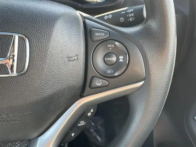 ホンダ フィット ハイブリット F 道央・札幌 2018(平30)年 8.8万km タフタホワイトⅢ ・4WD/・寒冷地仕様/・Gathersナビ　品番VXM-184Ci/（AM/FM/CD/BT）/・社外ETC/・衝突軽減ブレーキ/・クルーズコントロール（追従機能付）/・レーンキープアシスト/・フルオートエアコン/・ワイパーデアイサー/・ドアミラーウインカー/・ドアミラーヒーター/・電動格納ミラー/・冬タイヤ　15インチ積み込み（スチールホイール）/・ライトレベライザー/・盗難防止装置/・ABS/・横滑り防止装置/・プライバシーガラス/・スマートキー/・プッシュスタート/・スペアキー/・純正フロアマット/・IR/UVカットフロントウィンドウガラス/・IR/UVカットフロントドアガラス