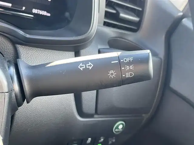 ホンダ フィット ハイブリット F 道央・札幌 2018(平30)年 8.8万km タフタホワイトⅢ ・4WD/・寒冷地仕様/・Gathersナビ　品番VXM-184Ci/（AM/FM/CD/BT）/・社外ETC/・衝突軽減ブレーキ/・クルーズコントロール（追従機能付）/・レーンキープアシスト/・フルオートエアコン/・ワイパーデアイサー/・ドアミラーウインカー/・ドアミラーヒーター/・電動格納ミラー/・冬タイヤ　15インチ積み込み（スチールホイール）/・ライトレベライザー/・盗難防止装置/・ABS/・横滑り防止装置/・プライバシーガラス/・スマートキー/・プッシュスタート/・スペアキー/・純正フロアマット/・IR/UVカットフロントウィンドウガラス/・IR/UVカットフロントドアガラス