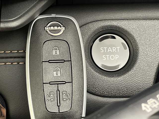 日産 セレナ e－パワー ハイウェイスター V 新潟県 2025(令7)年 0.1千km プリズムホワイト アラウンドビューモニター/プロパイロット　/両側パワースライドドア　/フリップダウンモニター　/純正メモリナビ（Bluetooth・USB）/フルセグ　/ブラインドスポットモニター/追従クルーズコントロール/レーンキープアシスト　/前後コーナーセンサー/ＬＥＤオートライト　/オートマチックハイビーム/インテリジェントルームミラー　/ビルトインＥＴＣ/レザーステアリング/ステアリングスイッチ/純正１６インチアルミホイール/スマートキー/スペアキー