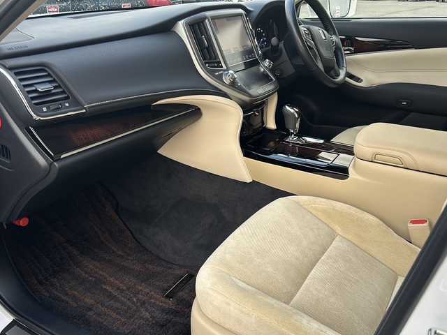 トヨタ クラウン ハイブリッド ロイヤルサルーン Four 秋田県 2017(平29)年 3.9万km ホワイトパールクリスタルシャイン 純正SDナビ/純正BT、CD、DVD、TV/バックカメラ/ドライブレコーダー/社外17インチAW/純正17インチAWサマー積込み/４WD/スペアキー/保証書、取説