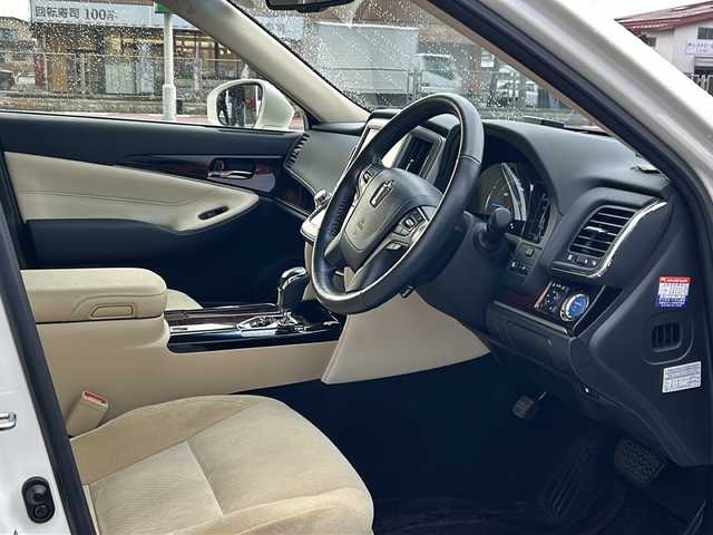 トヨタ クラウン ハイブリッド ロイヤルサルーン Four 秋田県 2017(平29)年 3.9万km ホワイトパールクリスタルシャイン 純正SDナビ/純正BT、CD、DVD、TV/バックカメラ/ドライブレコーダー/社外17インチAW/純正17インチAWサマー積込み/４WD/スペアキー/保証書、取説