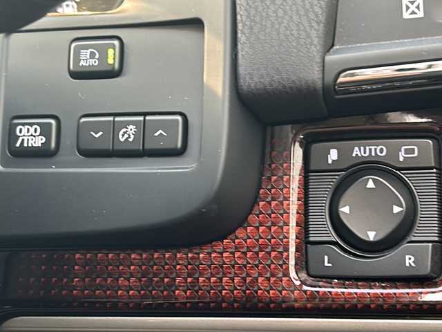 トヨタ クラウン ハイブリッド ロイヤルサルーン Four 秋田県 2017(平29)年 3.9万km ホワイトパールクリスタルシャイン 純正SDナビ/純正BT、CD、DVD、TV/バックカメラ/ドライブレコーダー/社外17インチAW/純正17インチAWサマー積込み/４WD/スペアキー/保証書、取説