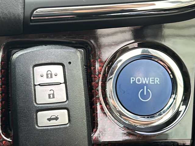 トヨタ クラウン ハイブリッド ロイヤルサルーン Four 秋田県 2017(平29)年 3.9万km ホワイトパールクリスタルシャイン 純正SDナビ/純正BT、CD、DVD、TV/バックカメラ/ドライブレコーダー/社外17インチAW/純正17インチAWサマー積込み/４WD/スペアキー/保証書、取説