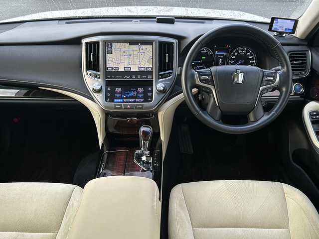 トヨタ クラウン ハイブリッド ロイヤルサルーン Four 秋田県 2017(平29)年 3.9万km ホワイトパールクリスタルシャイン 純正SDナビ/純正BT、CD、DVD、TV/バックカメラ/ドライブレコーダー/社外17インチAW/純正17インチAWサマー積込み/４WD/スペアキー/保証書、取説