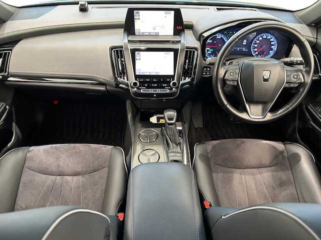トヨタ クラウン ハイブリッド RS アドバンス 宮城県 2019(令1)年 7.1万km プレシャスブラックパール トヨタセーフティセンス/・プリクラッシュセーフティ/・レーントレーシングアシスト/・レーダークルーズコントロール/・ロードサインアシスト/・アダプティブハイビームシステム/・ブラインドスポットモニター/・インテリジェントクリアランスソナー/・パーキングアシスト/・リヤクロストラフィックオートブレーキ/純正ナビ/・フルセグTV/Bluetooth/CD/AUX/USB/・全方位カメラ/・ETC2.0/・ドライブレコーダー/デジタルインナーミラー/ヘッドアップディスプレイ/電動パーキングブレーキ/・オートブレーキホールド/100V充電/パドルシフト/ハーフレザーシート/・パワーシート（運転席/助手席）/・シートヒーター（運転席/助手席）/・シートメモリー（運転席）/・ステアリグヒーター/・ステアリングスイッチ/LEDヘッドライト/・オートライト/・フォグランプ/純正アルミホイール/純正フロアマット
