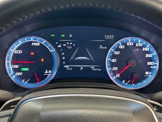 トヨタ クラウン ハイブリッド RS アドバンス 宮城県 2019(令1)年 7.1万km プレシャスブラックパール トヨタセーフティセンス/・プリクラッシュセーフティ/・レーントレーシングアシスト/・レーダークルーズコントロール/・ロードサインアシスト/・アダプティブハイビームシステム/・ブラインドスポットモニター/・インテリジェントクリアランスソナー/・パーキングアシスト/・リヤクロストラフィックオートブレーキ/純正ナビ/・フルセグTV/Bluetooth/CD/AUX/USB/・全方位カメラ/・ETC2.0/・ドライブレコーダー/デジタルインナーミラー/ヘッドアップディスプレイ/電動パーキングブレーキ/・オートブレーキホールド/100V充電/パドルシフト/ハーフレザーシート/・パワーシート（運転席/助手席）/・シートヒーター（運転席/助手席）/・シートメモリー（運転席）/・ステアリグヒーター/・ステアリングスイッチ/LEDヘッドライト/・オートライト/・フォグランプ/純正アルミホイール/純正フロアマット