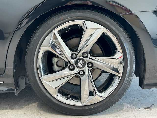 トヨタ クラウン ハイブリッド RS アドバンス 宮城県 2019(令1)年 7.1万km プレシャスブラックパール トヨタセーフティセンス/・プリクラッシュセーフティ/・レーントレーシングアシスト/・レーダークルーズコントロール/・ロードサインアシスト/・アダプティブハイビームシステム/・ブラインドスポットモニター/・インテリジェントクリアランスソナー/・パーキングアシスト/・リヤクロストラフィックオートブレーキ/純正ナビ/・フルセグTV/Bluetooth/CD/AUX/USB/・全方位カメラ/・ETC2.0/・ドライブレコーダー/デジタルインナーミラー/ヘッドアップディスプレイ/電動パーキングブレーキ/・オートブレーキホールド/100V充電/パドルシフト/ハーフレザーシート/・パワーシート（運転席/助手席）/・シートヒーター（運転席/助手席）/・シートメモリー（運転席）/・ステアリグヒーター/・ステアリングスイッチ/LEDヘッドライト/・オートライト/・フォグランプ/純正アルミホイール/純正フロアマット