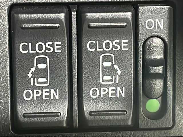 トヨタ タンク カスタムG－T 広島県 2018(平30)年 2.5万km マゼンタベリーマイカM 社外ナビ　/両側パワースライドドア　/バックカメラ　/フルセグ　/クルーズコントロール　/レーンキープアシスト　/衝突軽減　/オートライト　/LEDヘッドランプ　/スマートキー　/フォグランプ　/Bluetooth　/ETC/純正15インチアルミホイール(175/55/R15)/エアバック（運転席/助手席）