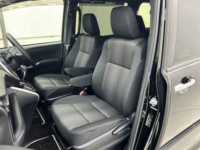 トヨタ ヴォクシー ZS 煌Ⅱ 愛知県 2020(令2)年 3万km ブラック トヨタセーフティ/純正10インチナビ/フルセグTV/CD/DVD/BTオーディオ/USB/バックカメラ/両側パワスラ/ビルトインETC/LEDヘッドライト/LEDフォグライト/純正フロアマット/純正16インチAW/MTモード付