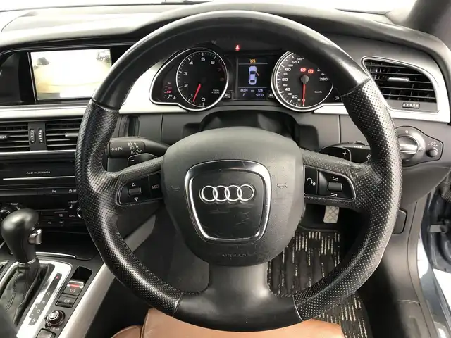 アウディ Ａ５ 2．0 TFSI クワトロ 愛知県 2011(平23)年 8.5万km グレー 純正マルチメディア/　　・CD/DVD/ワンセグ/バックカメラ/ステアリングリモコン/パドルシフト/MTモード/クルーズコントロール/ETC/ドライブレコーダー/純正レザーシート/パワーシート/シートヒーター/コーナーセンサー/社外17インチアルミホイール/コーナーセンサー/純正キセノンヘッドライト/スマートキー