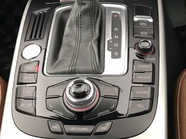 アウディ Ａ５ 2．0 TFSI クワトロ 愛知県 2011(平23)年 8.5万km グレー 純正マルチメディア/　　・CD/DVD/ワンセグ/バックカメラ/ステアリングリモコン/パドルシフト/MTモード/クルーズコントロール/ETC/ドライブレコーダー/純正レザーシート/パワーシート/シートヒーター/コーナーセンサー/社外17インチアルミホイール/コーナーセンサー/純正キセノンヘッドライト/スマートキー