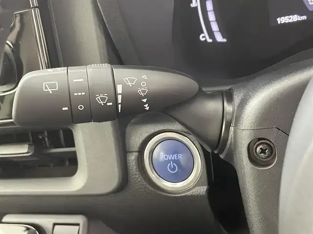 トヨタ シエンタ ハイブリッド Z 福井県 2023(令5)年 2万km ホワイトパールクリスタルシャイン 純正メモリナビ/（ＦＭ／ＡＭフルセグＴＶ／ＵＳＢ／ＢＴ）/トヨタセーフティセンス/アダプティブクルーズコントロール/レーンディパーチャーアラート/プリクラッシュセーフティ/ブラインドスポットモニター/クリアランスソナー/リアクロストラフィックアラート/パーキングサポートブレーキ/ロードサインアシスト/オートマチックハイビーム/先行車発進告知/両側パワースライドドア/ステアリングスイッチ/2列目サンシェード/全方位カメラ/ビルトインETC2.0/LEDヘッドライト/オートライト/電動格納ミラー/ウィンカーミラー/ドアミラーヒーター/純正ホイールキャップ装着/純正フロアマット/純正ドアバイザー/プッシュスタート/スマートキーメモリナビ