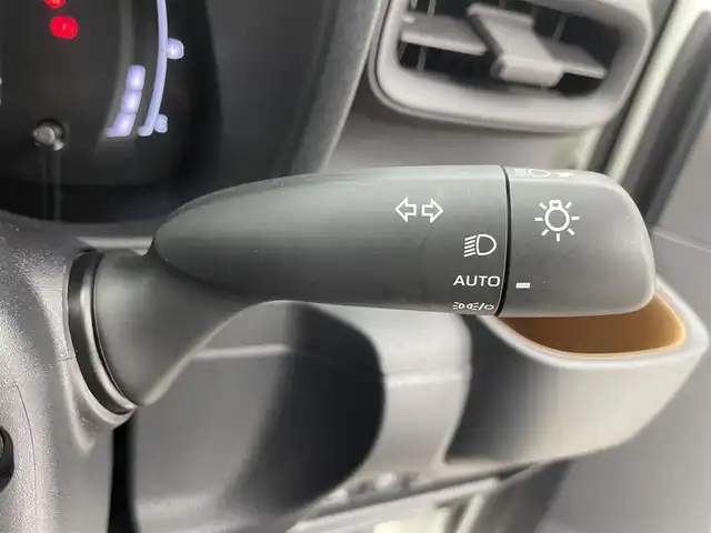 トヨタ シエンタ ハイブリッド Z 福井県 2023(令5)年 2万km ホワイトパールクリスタルシャイン 純正メモリナビ/（ＦＭ／ＡＭフルセグＴＶ／ＵＳＢ／ＢＴ）/トヨタセーフティセンス/アダプティブクルーズコントロール/レーンディパーチャーアラート/プリクラッシュセーフティ/ブラインドスポットモニター/クリアランスソナー/リアクロストラフィックアラート/パーキングサポートブレーキ/ロードサインアシスト/オートマチックハイビーム/先行車発進告知/両側パワースライドドア/ステアリングスイッチ/2列目サンシェード/全方位カメラ/ビルトインETC2.0/LEDヘッドライト/オートライト/電動格納ミラー/ウィンカーミラー/ドアミラーヒーター/純正ホイールキャップ装着/純正フロアマット/純正ドアバイザー/プッシュスタート/スマートキーメモリナビ