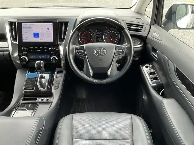 トヨタ アルファード S Cパッケージ 千葉県 2022(令4)年 3.2万km ホワイトパールクリスタルシャイン 純正ディスプレイオーディオ/(フルセグTV/AM/FM/BT/DVD/CD)/ナビキットあり/バックカメラ/衝突被害軽減システム/車線逸脱警報/クルーズコントロール/フリップダウンモニター/サンルーフ/レザーシート/両側パワースライドドア/横滑り防止装置/ビルトインETC/LEDヘッドライト/フォグランプ/オートライト/ウィンカーミラー/電動格納ミラー/純正18インチAW/シートヒーター/エアシート/シートリフター/ステアリングヒーター/プッシュスタート/スマートキー/フロアマット/ドアバイザー/スペアキー/取扱説明書/保証書